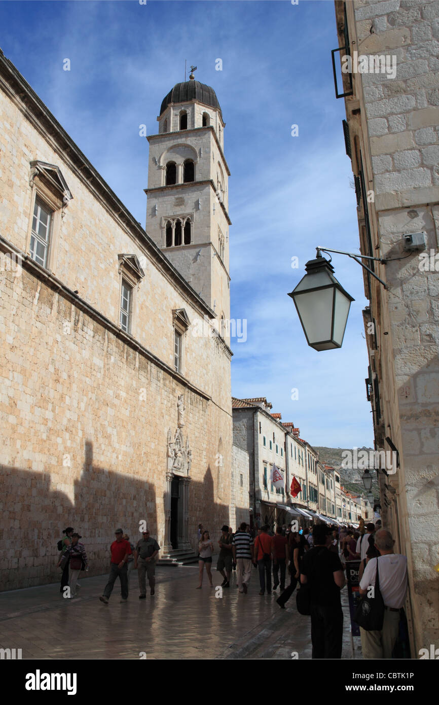 Monastère franciscain et Placa Dubrovnik, Stradun, Dubrovnik-Neretva, Croatie, Balkans, Mer Adriatique, de l'Europe Banque D'Images