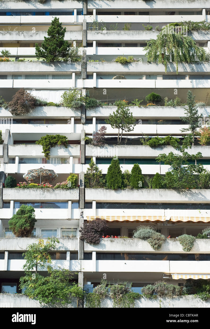 L'architecture résidentielle moderne dans une banlieue urbaine Banque D'Images