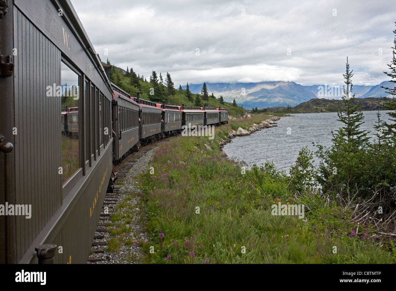 White Pass and Yukon Railway. Lac peu profond. British Columbia Canada. Banque D'Images