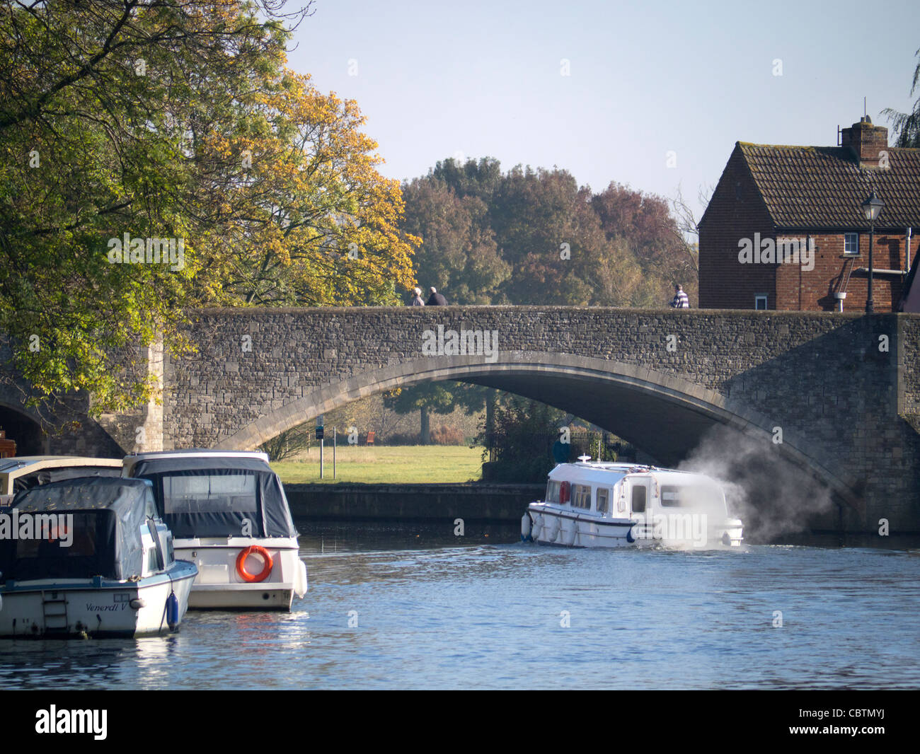 La pollution de l'émettant de bateaux de plaisance 3- la Tamise à Abingdon Banque D'Images