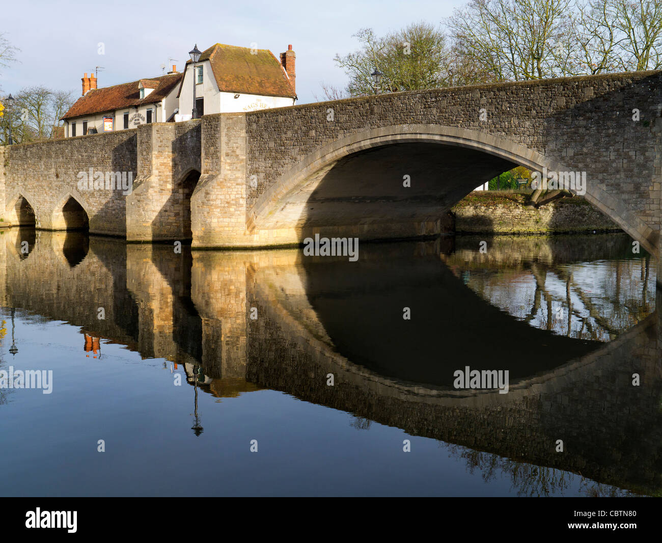 L'ancien pont d'Abingdon en hiver Banque D'Images