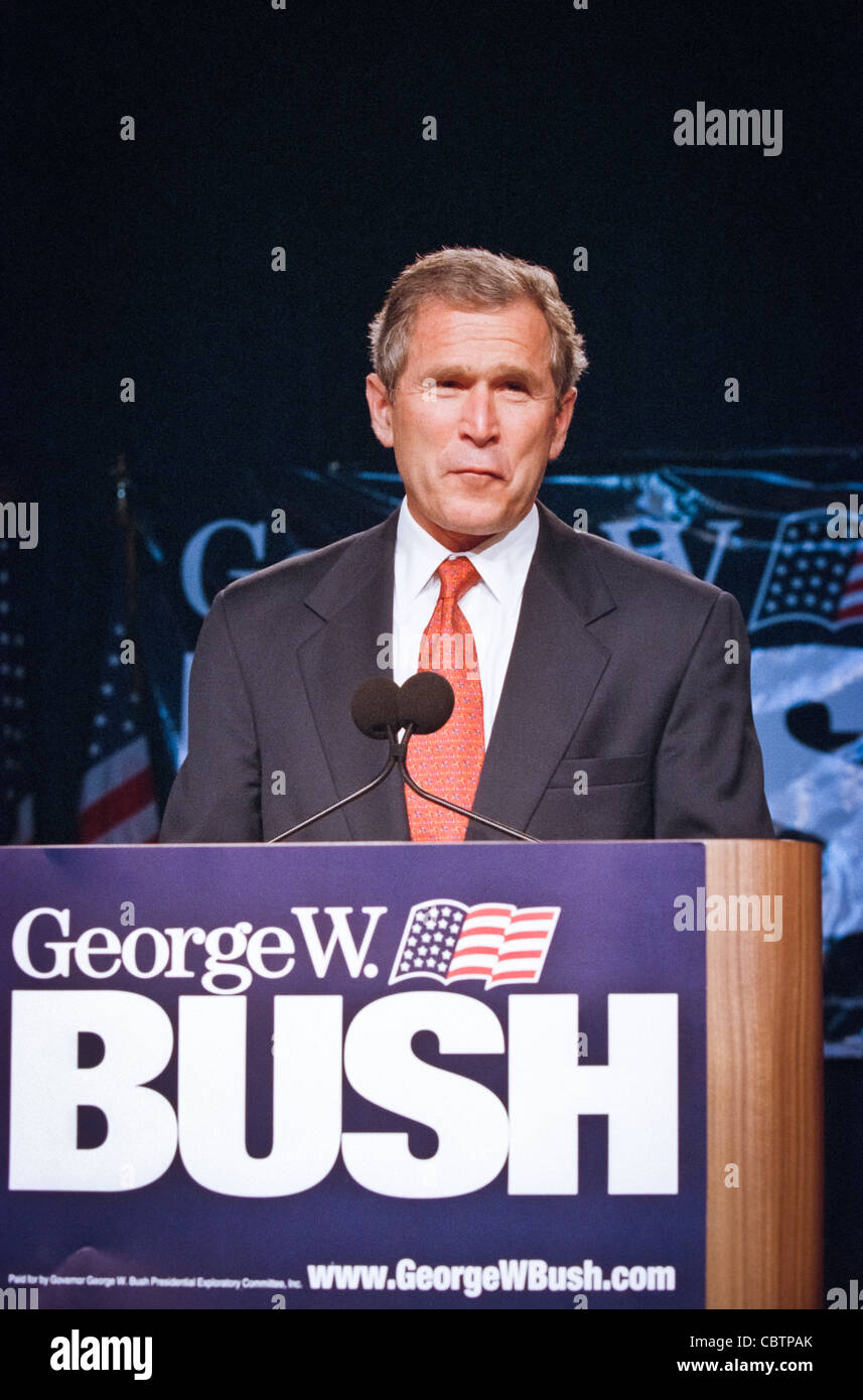 Texas Gov. George W. Bush au cours d'une campagne de collecte de fonds 22 juin 1999 à Washington, DC. Bush est le favori pour la nomination présidentielle des républicains dans l'année 2000. Banque D'Images