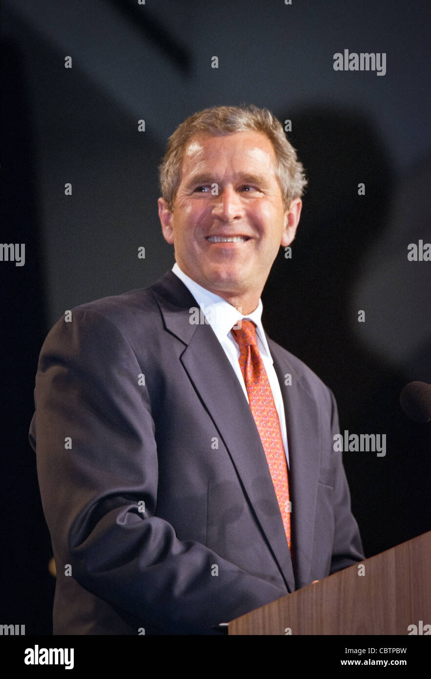 Texas Gov. George W. Bush au cours d'une campagne de collecte de fonds 22 juin 1999 à Washington, DC. Bush est le favori pour la nomination présidentielle des républicains dans l'année 2000. Banque D'Images