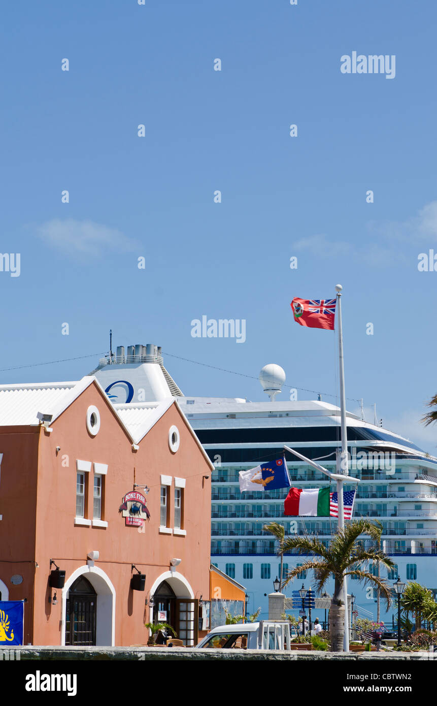 Les Bermudes. Restaurant de poissons osseux au terminal de croisière dans le Royal Naval Dockyard, aux Bermudes. Banque D'Images