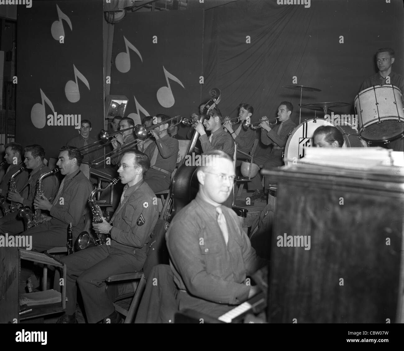 Rythymaires la scène Jazz big band en Angleterre pendant la DEUXIÈME GUERRE MONDIALE, la musique de divertissement pour les troupes américaines en Grande-Bretagne la seconde guerre mondiale 2 Banque D'Images