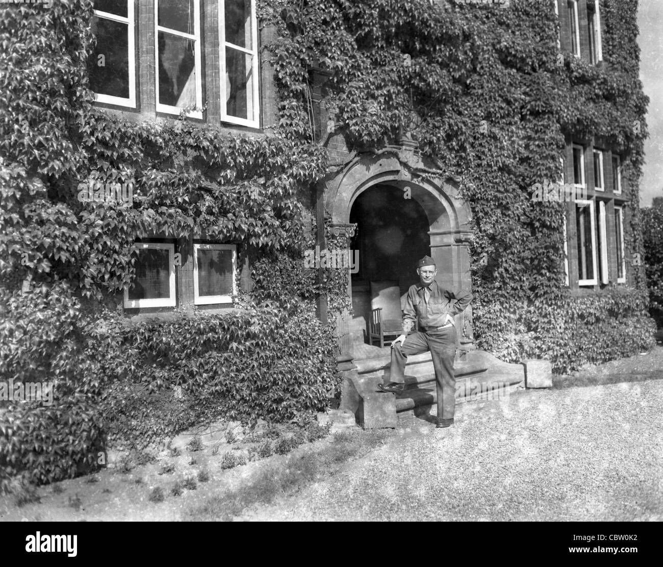 Photos de l'Europe et l'Angleterre pendant la seconde guerre mondiale. Ce sont les photos personnelles d'un photographe de l'armée américaine. 'En 1942, il est entré dans l'armée des États-Unis comme l'un des premiers appelés de la seconde guerre mondiale. sa formation initiale a été au camp murphy, qui est maintenant jonathan dickenson state park. pendant la guerre, il a travaillé sous Frank Capra dans les studios Paramount à Astoria, Long Island, ce qui rend la formation militaire films. comme un photographe de guerre officiel dans le signal corps, il a passé un an en Angleterre où il a volé sur plusieurs missions avec la huitième division air force et la raf. Banque D'Images