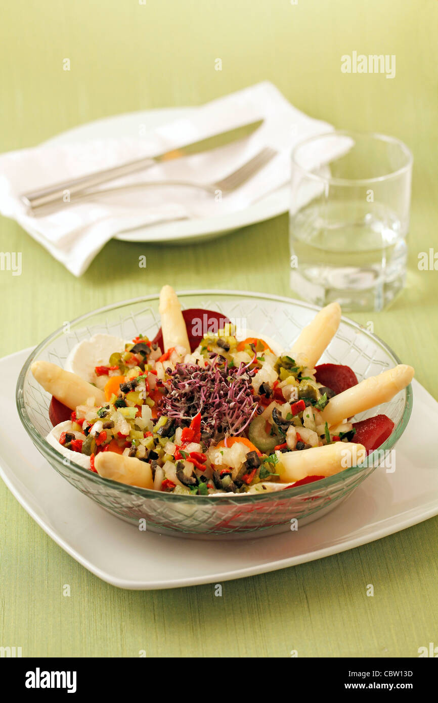 Salade de betterave avec du fromage. Recette disponible. Banque D'Images