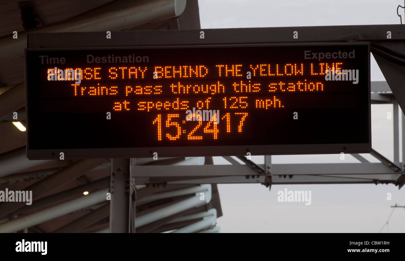 Avertissement signe de trains à grande vitesse, Rugby, Royaume-Uni Banque D'Images