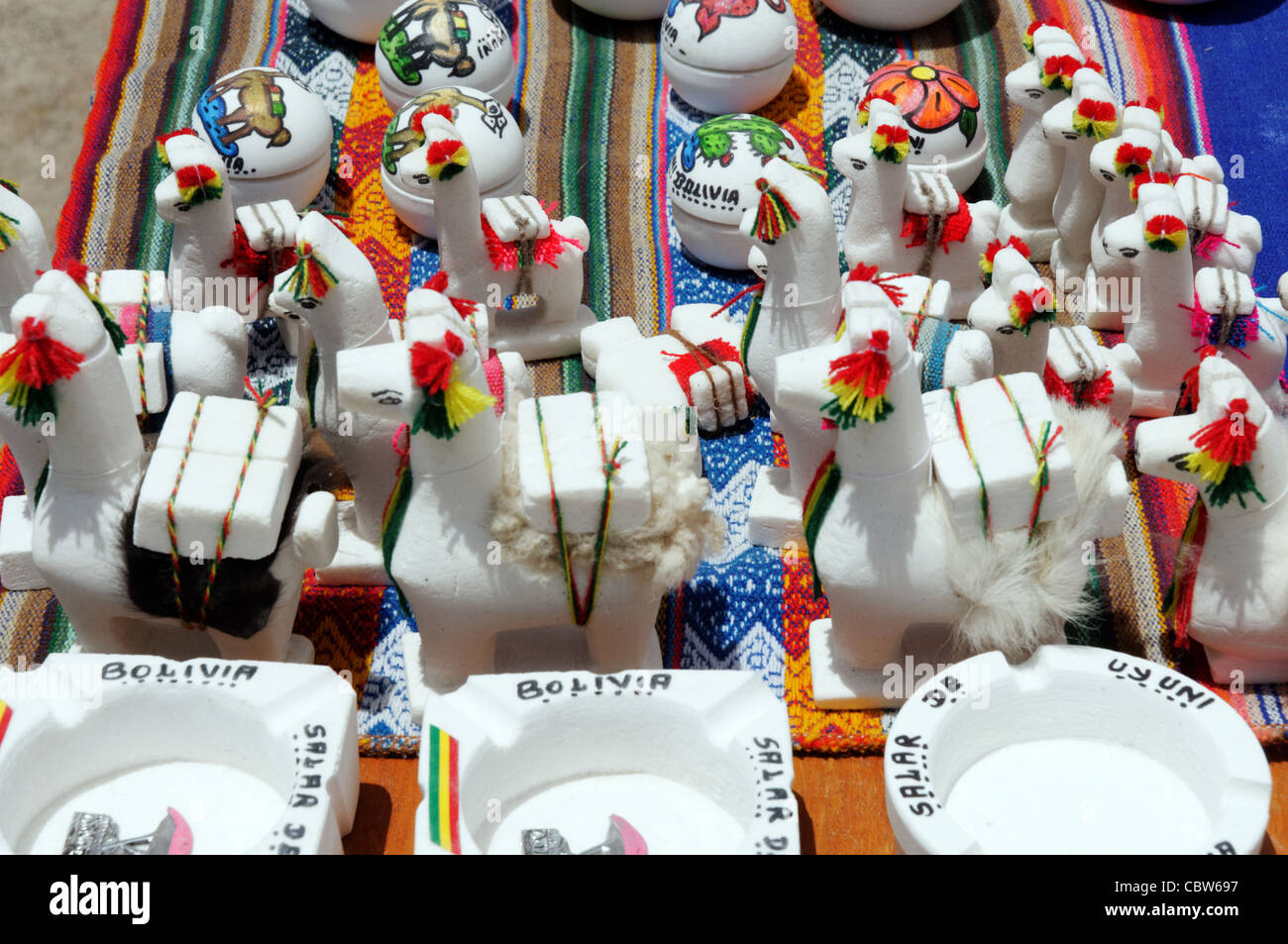Des souvenirs fabriqués à partir de sel pour la vente dans le Salar de Uyuni Banque D'Images