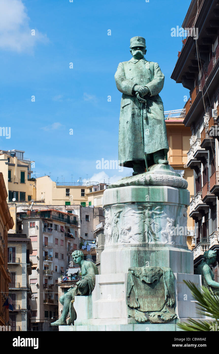 Statue de Umberto I, Achille d'Orsi sculpteur, via Nazario Sauro, de Santa Lucia, Naples, Campanie, Italie Banque D'Images