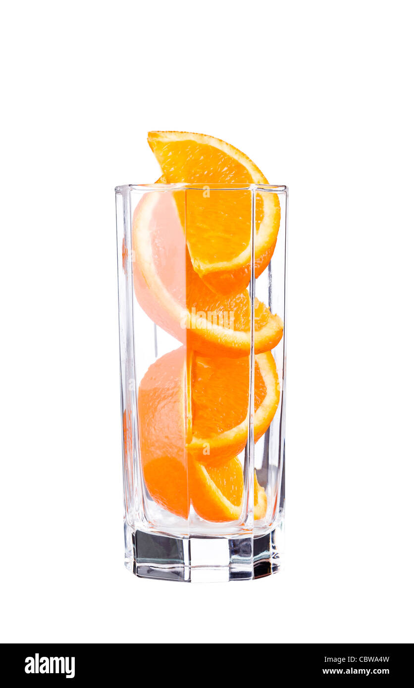 Tranches d'orange en verre isolé sur fond blanc Banque D'Images