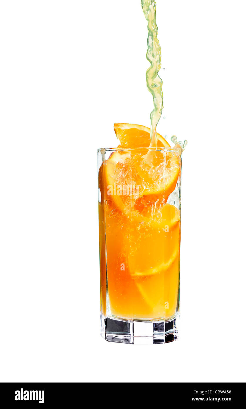 Projections d'orange juice isolated on white Banque D'Images