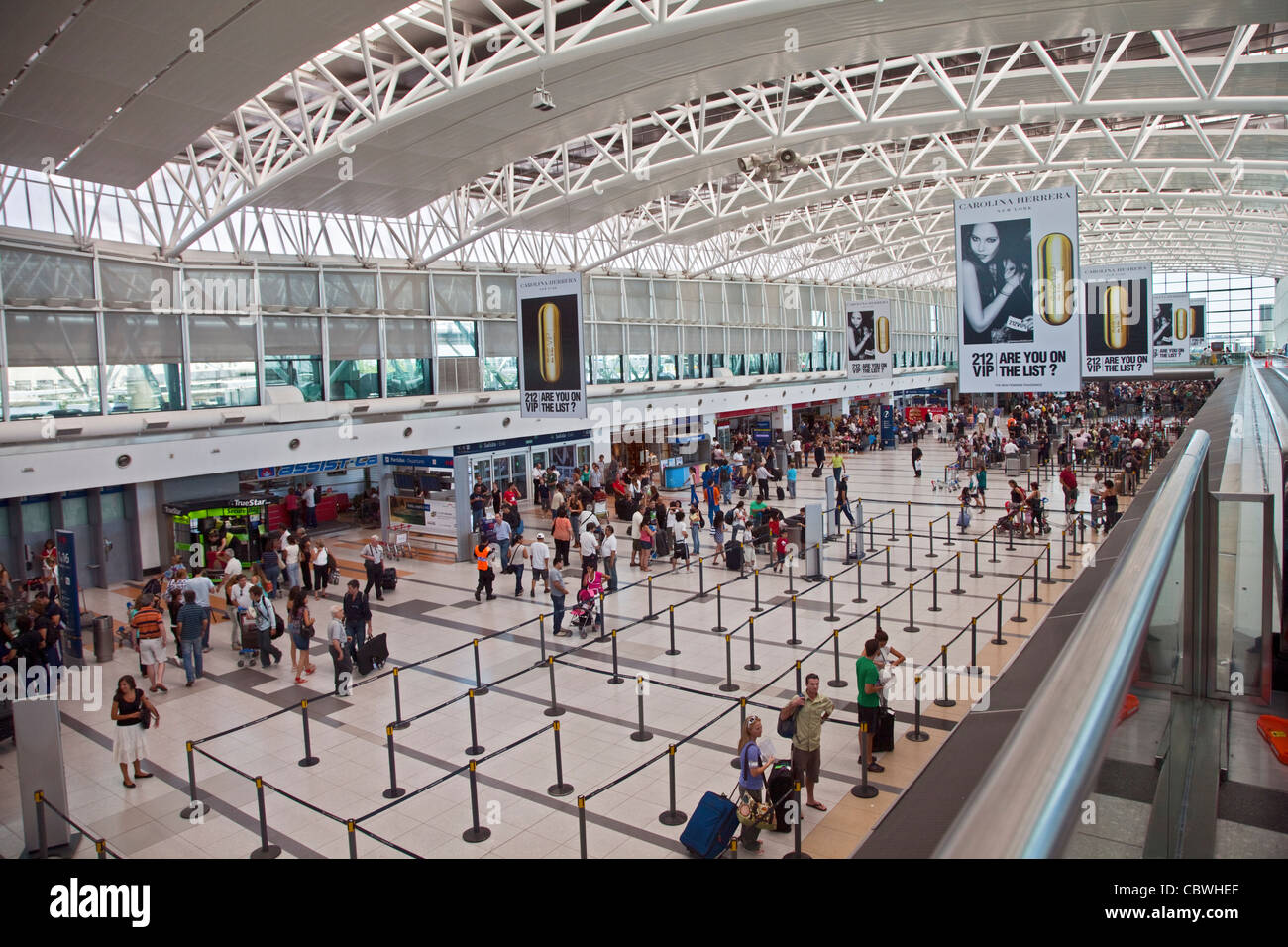 Intérieur de l'aérogare de l'Aéroport International Ezeiza, Buenos Aires, Argentine Banque D'Images