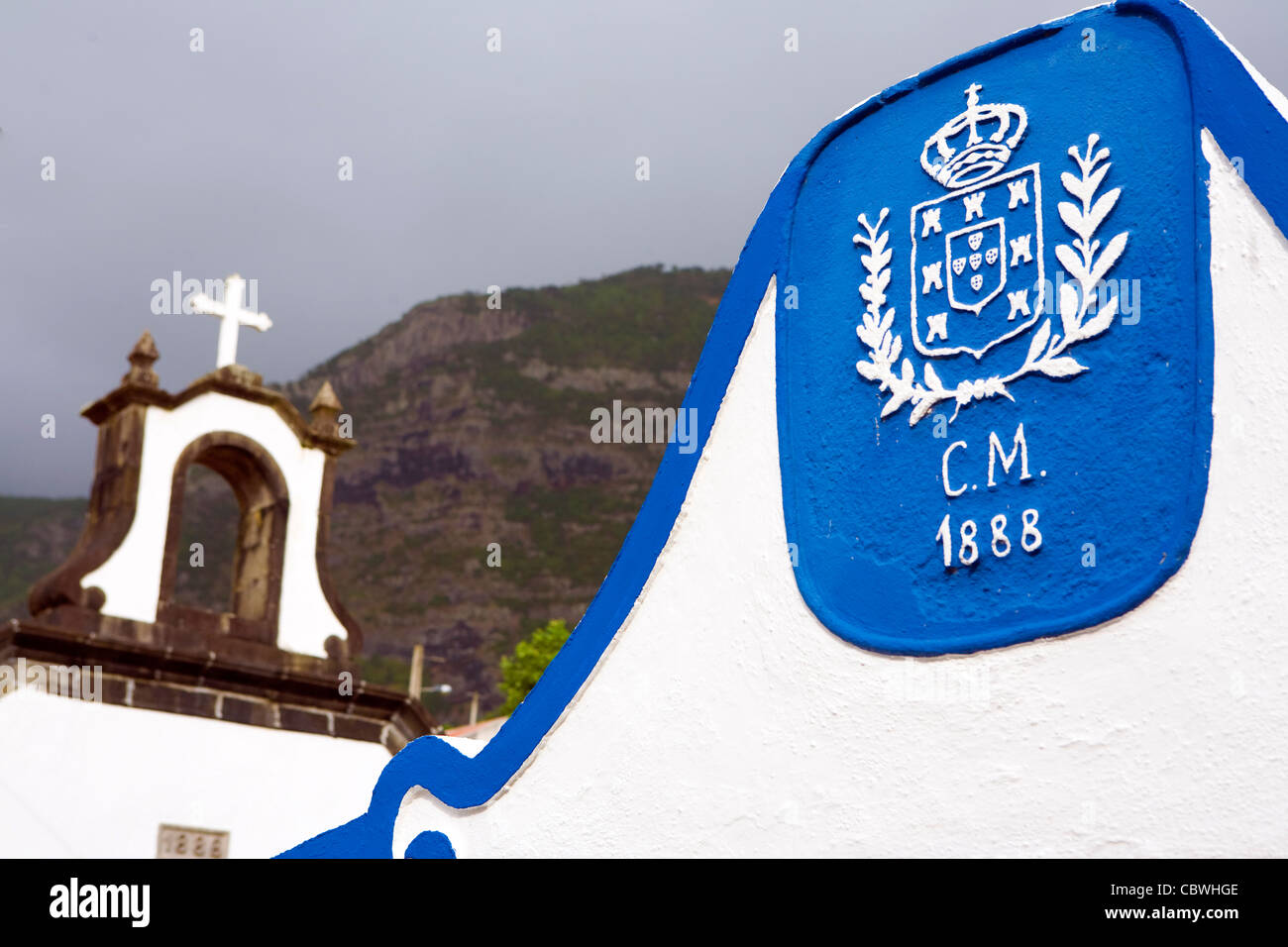 Église dans le petit village de Fajã Grande. L'extrémité occidentale de l'Europe. Flores, Açores, Portugal Banque D'Images