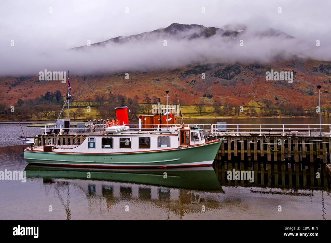 Ferry et bateau à vapeur sur l'Ullswater Lake District en Banque D'Images