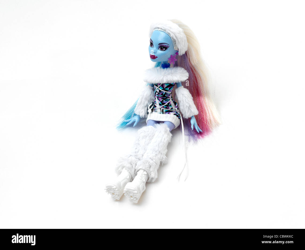 Poupée Monster High Abbey Pushing Fille d'un yeti avec la peau bleue et de porter de la Fourrure Banque D'Images