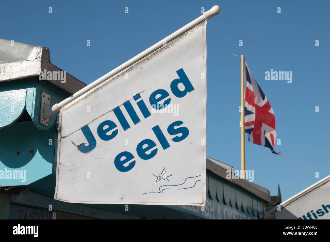 Les anguilles en gelée un flag/signe sur le front de mer de Brighton, East Sussex, UK. Banque D'Images