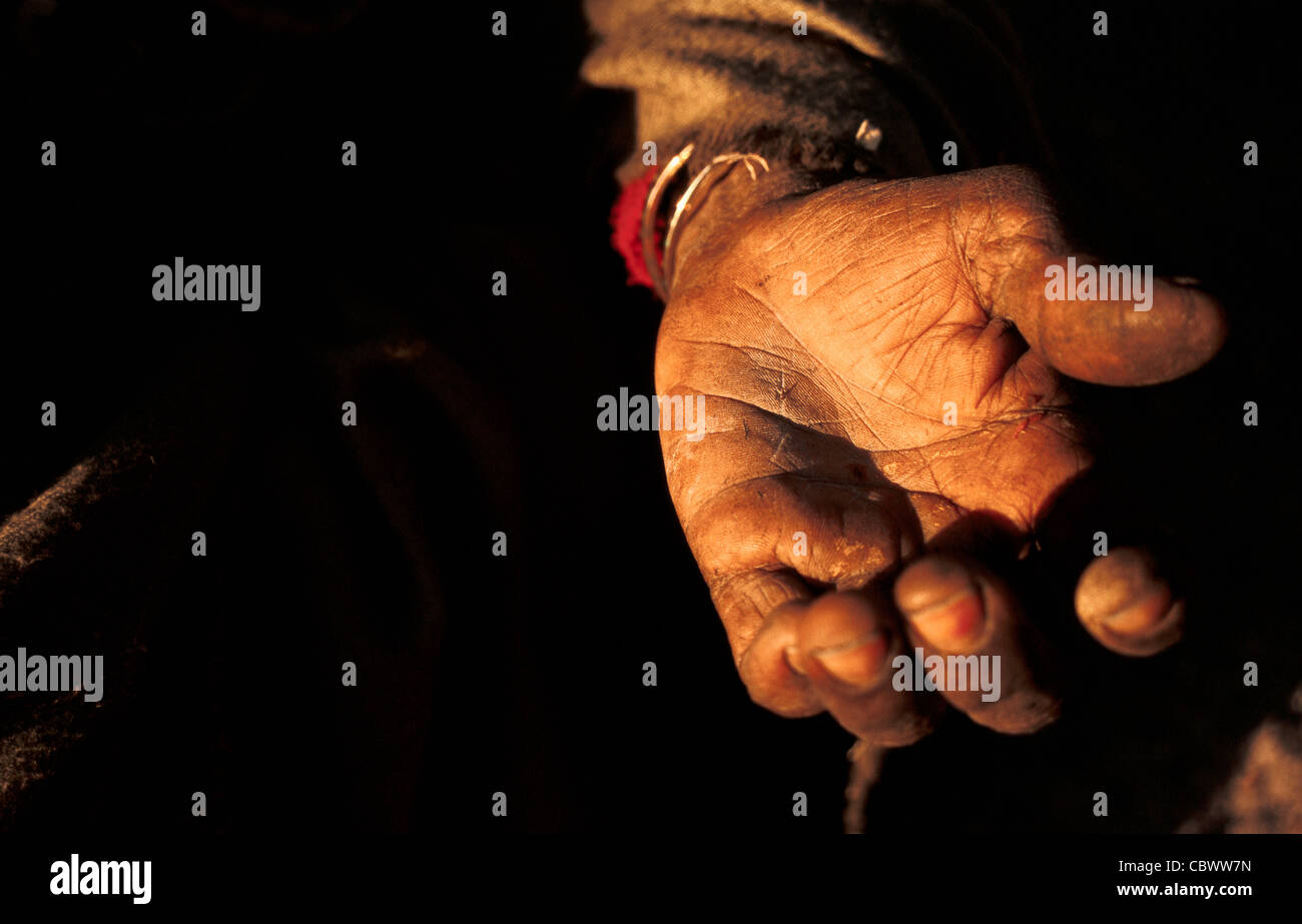 Main d'une femme mendiant ( Inde) Banque D'Images