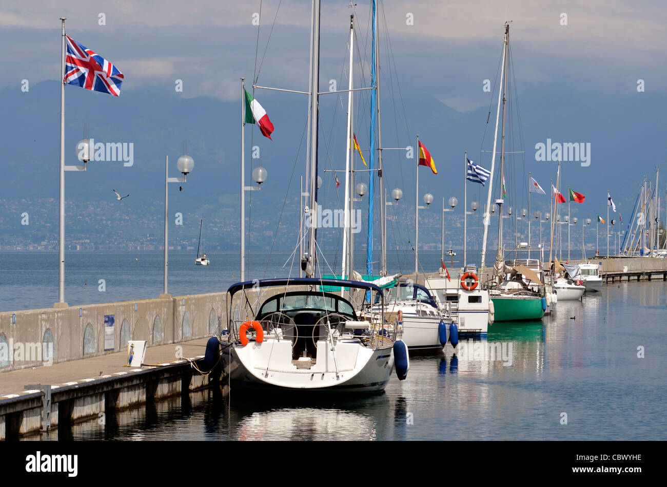 Port de Evian-les-Bains sur les rives du lac Léman à l'est de la France, située dans le département Rhône-Alpes Banque D'Images