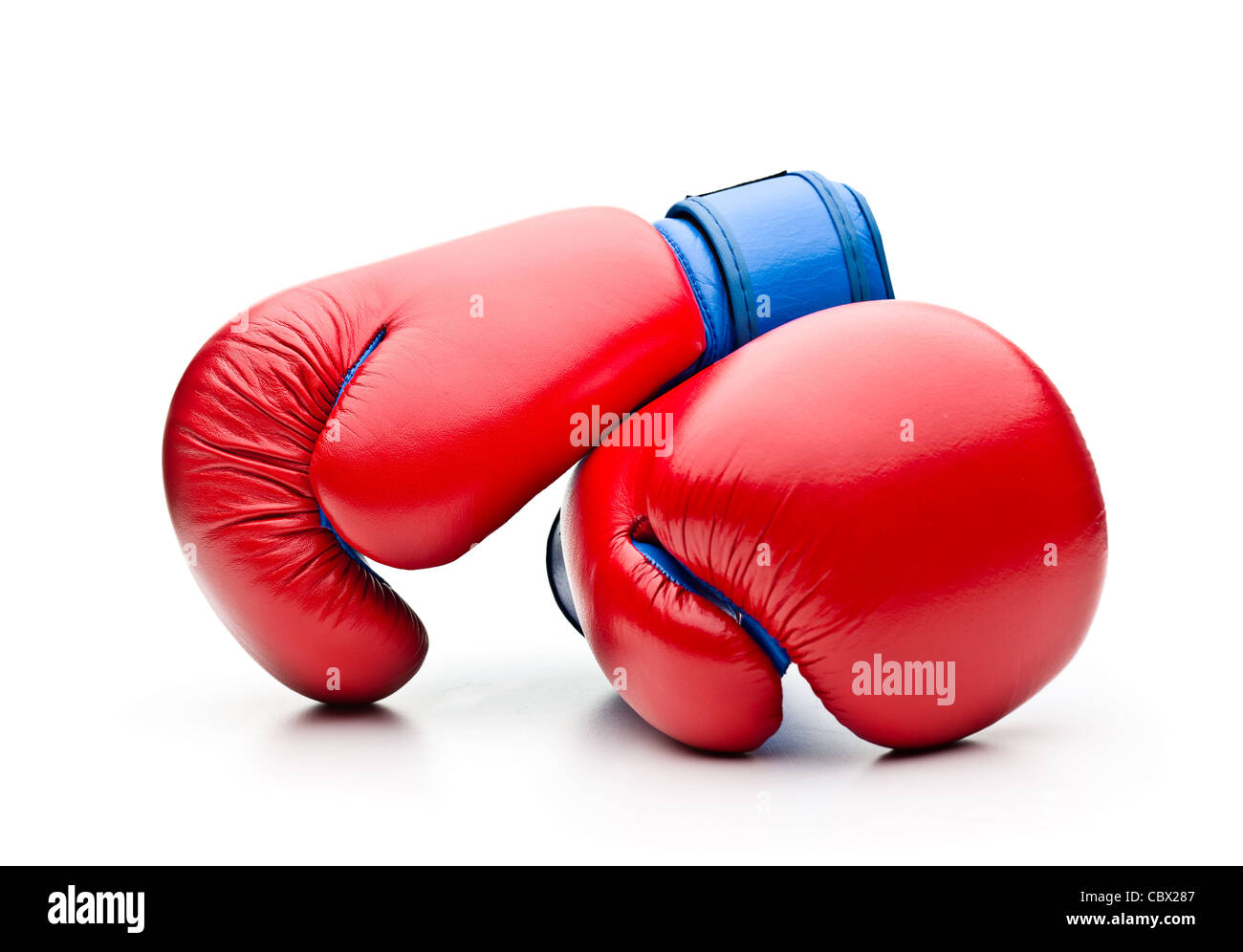 Gants de boxe rouge sur blanc Banque D'Images