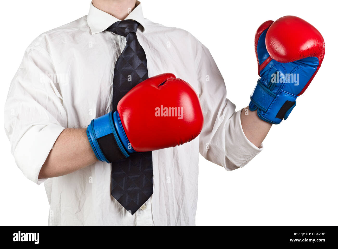 Homme portant une chemise blanche et des gants de boxe Banque D'Images