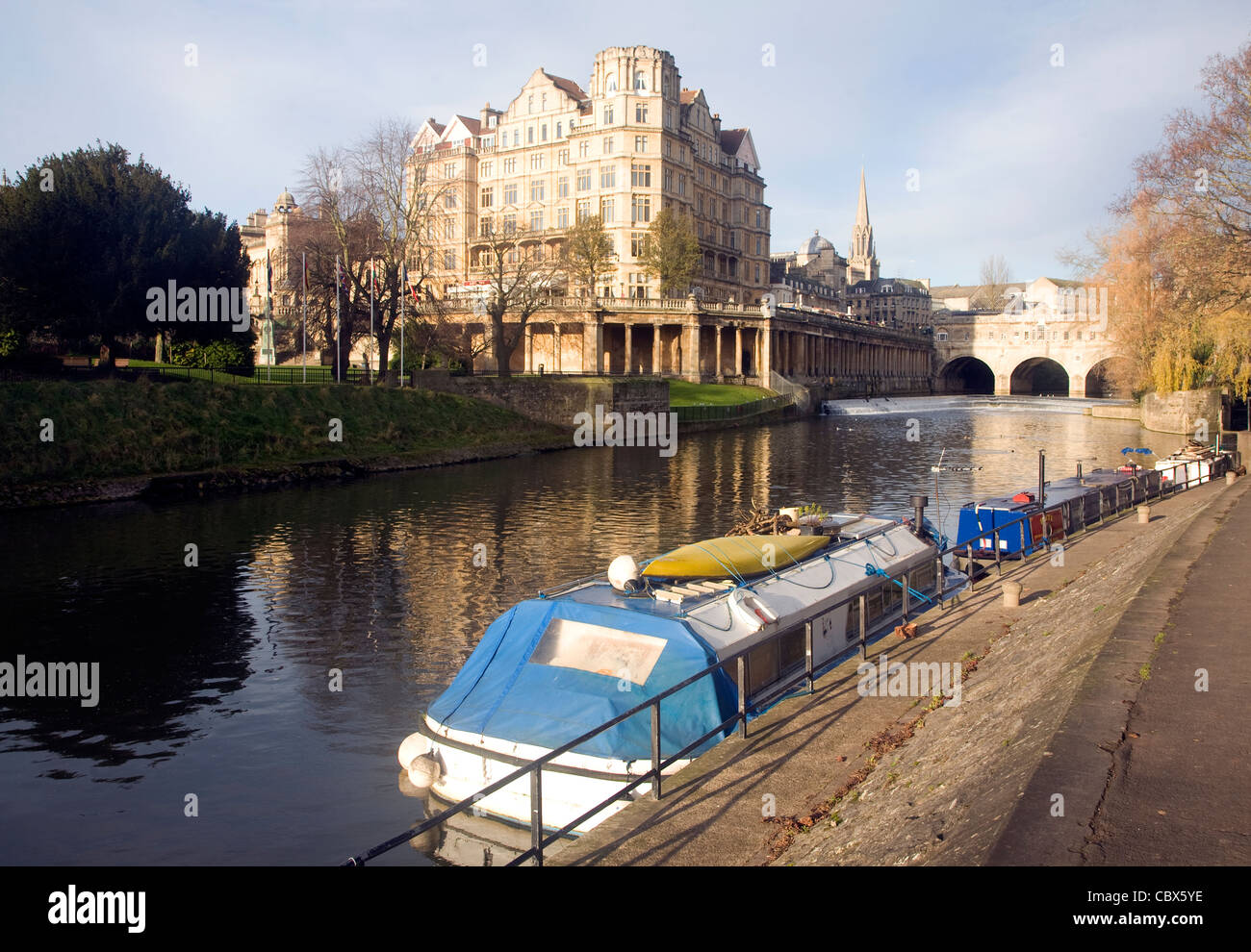 Pulteney Bridge sur la rivière Avon, Bath, Angleterre Banque D'Images