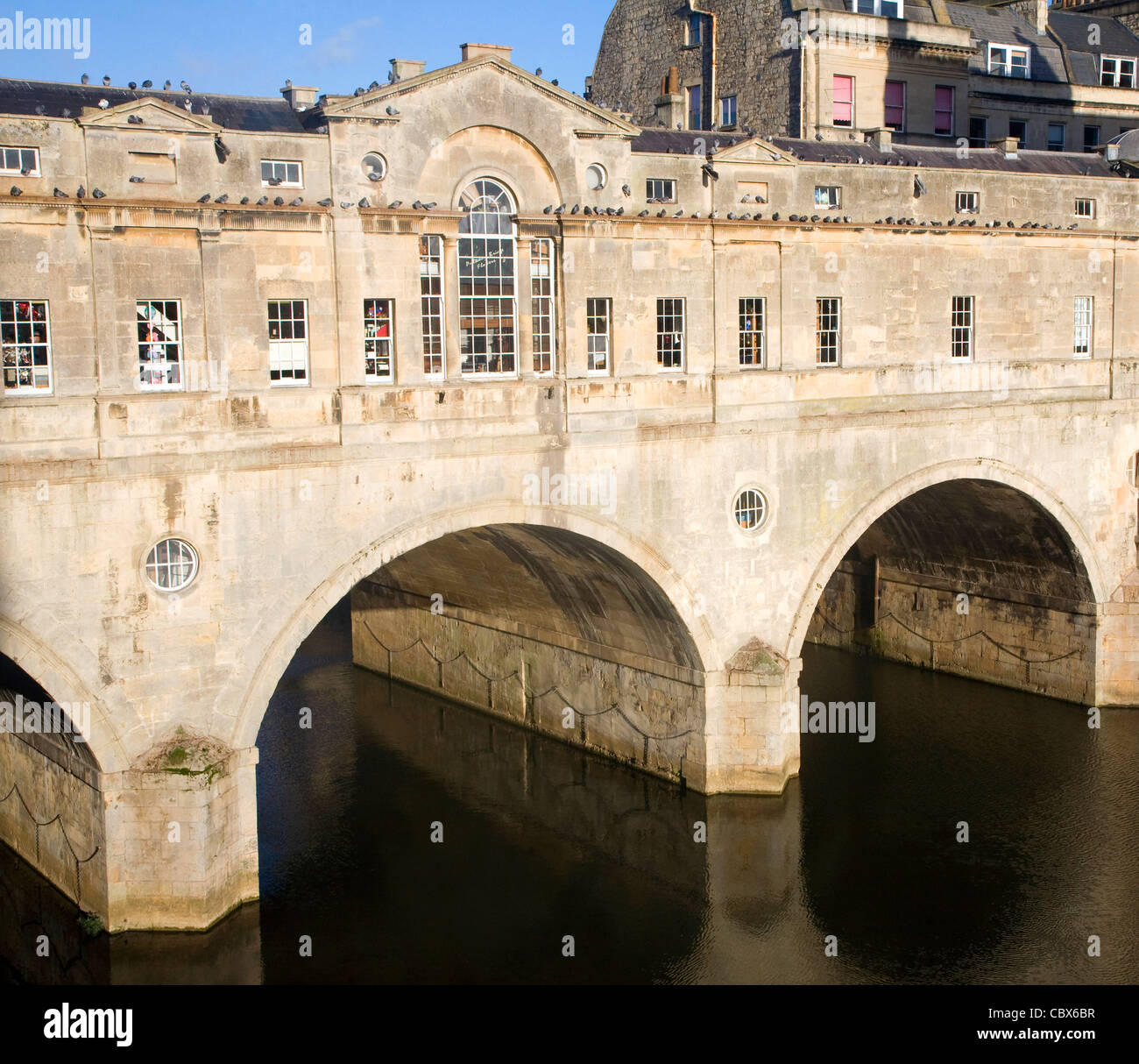 Pulteney Bridge sur la rivière Avon, Bath, Angleterre Banque D'Images