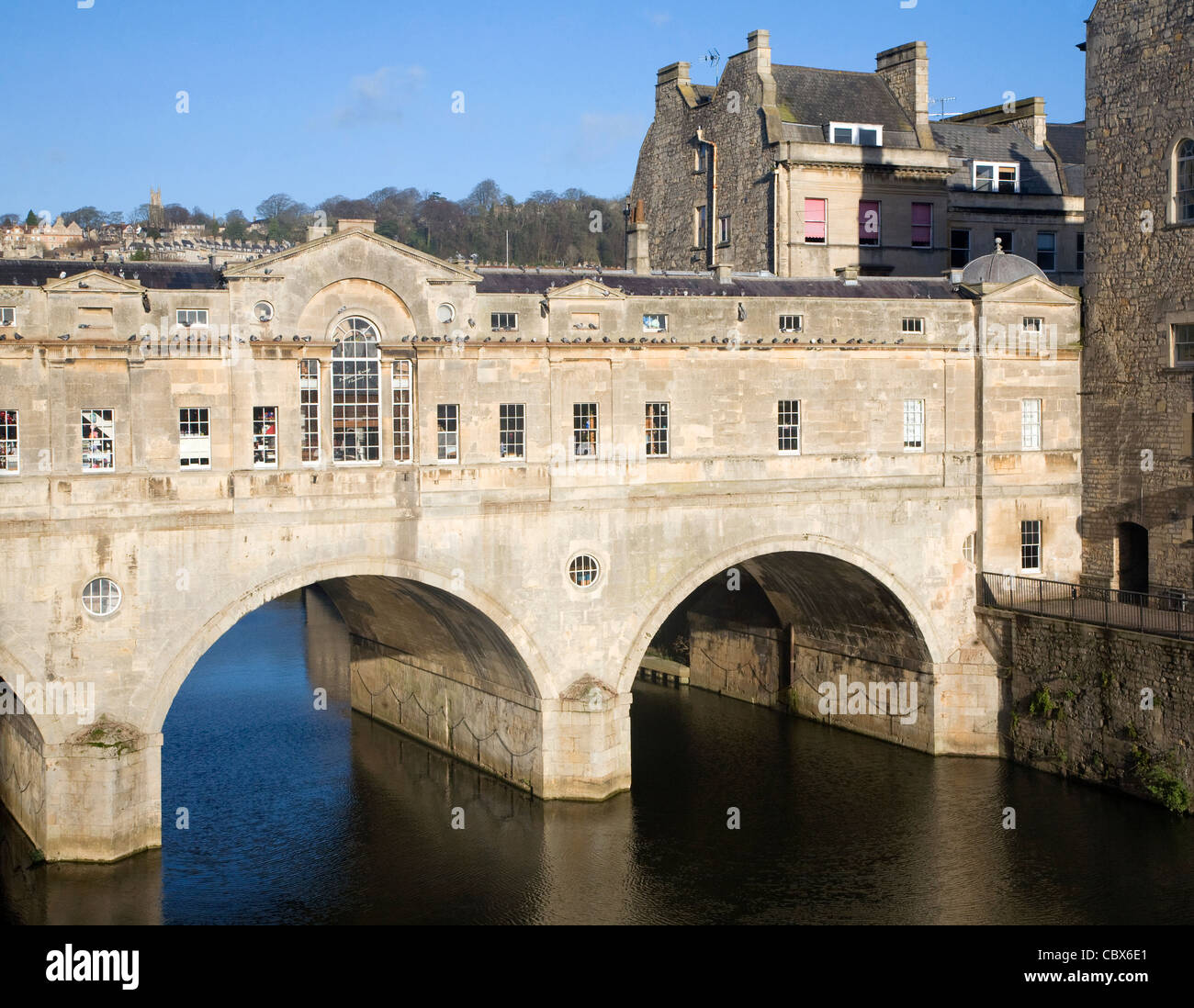 Pulteney Bridge sur la rivière Avon, Bath, Angleterre Banque D'Images
