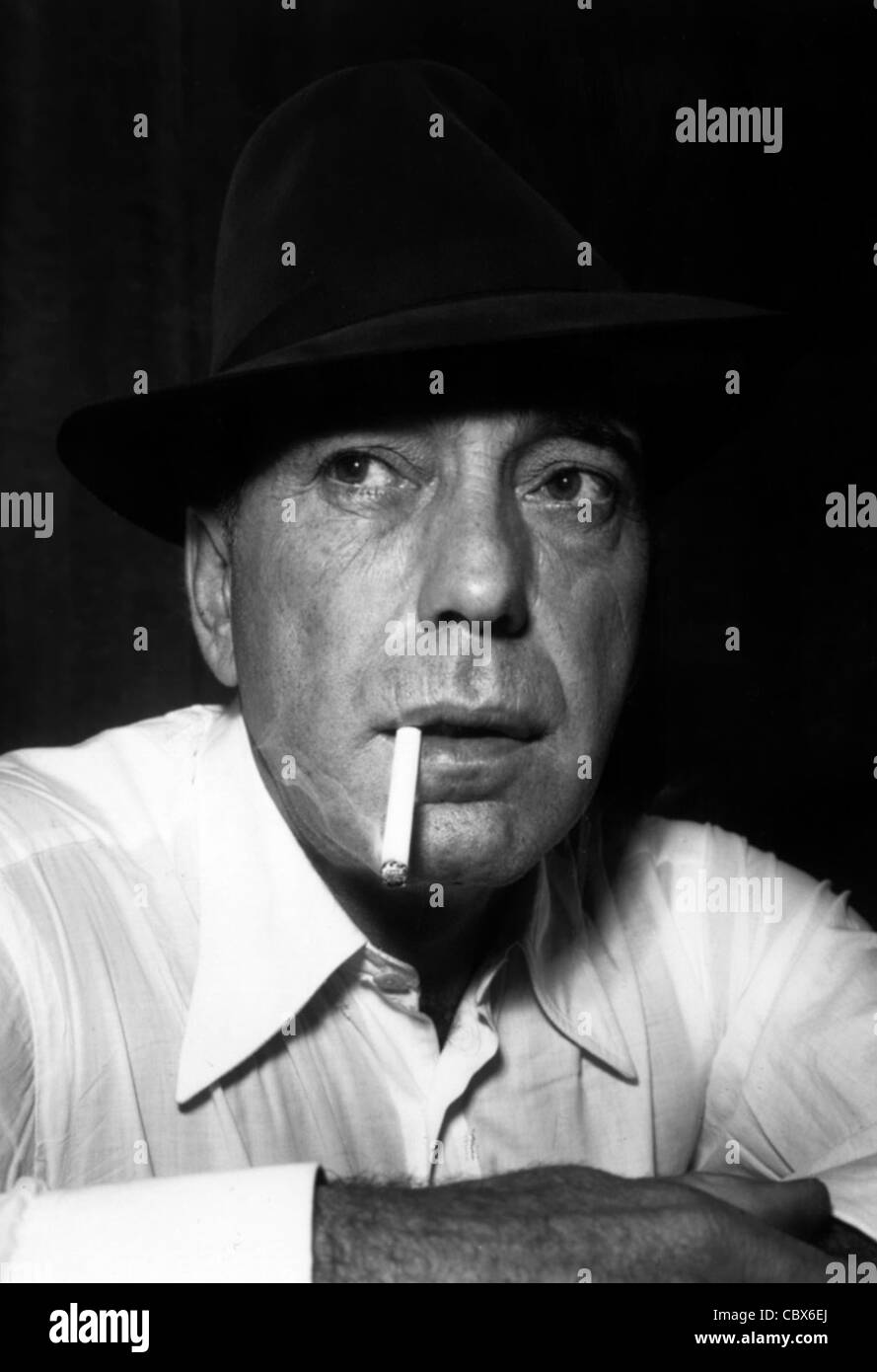 Humphrey Bogart avec chapeau et allume Banque D'Images