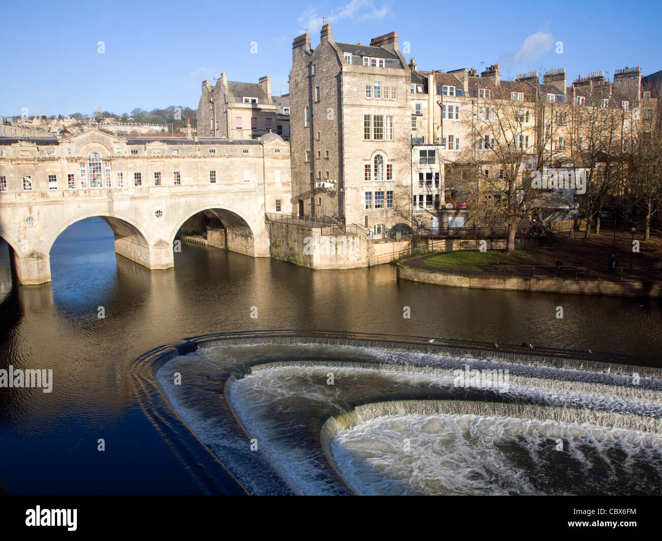 Pulteney Bridge sur la rivière Avon, Bath, Angleterre Banque D'Images