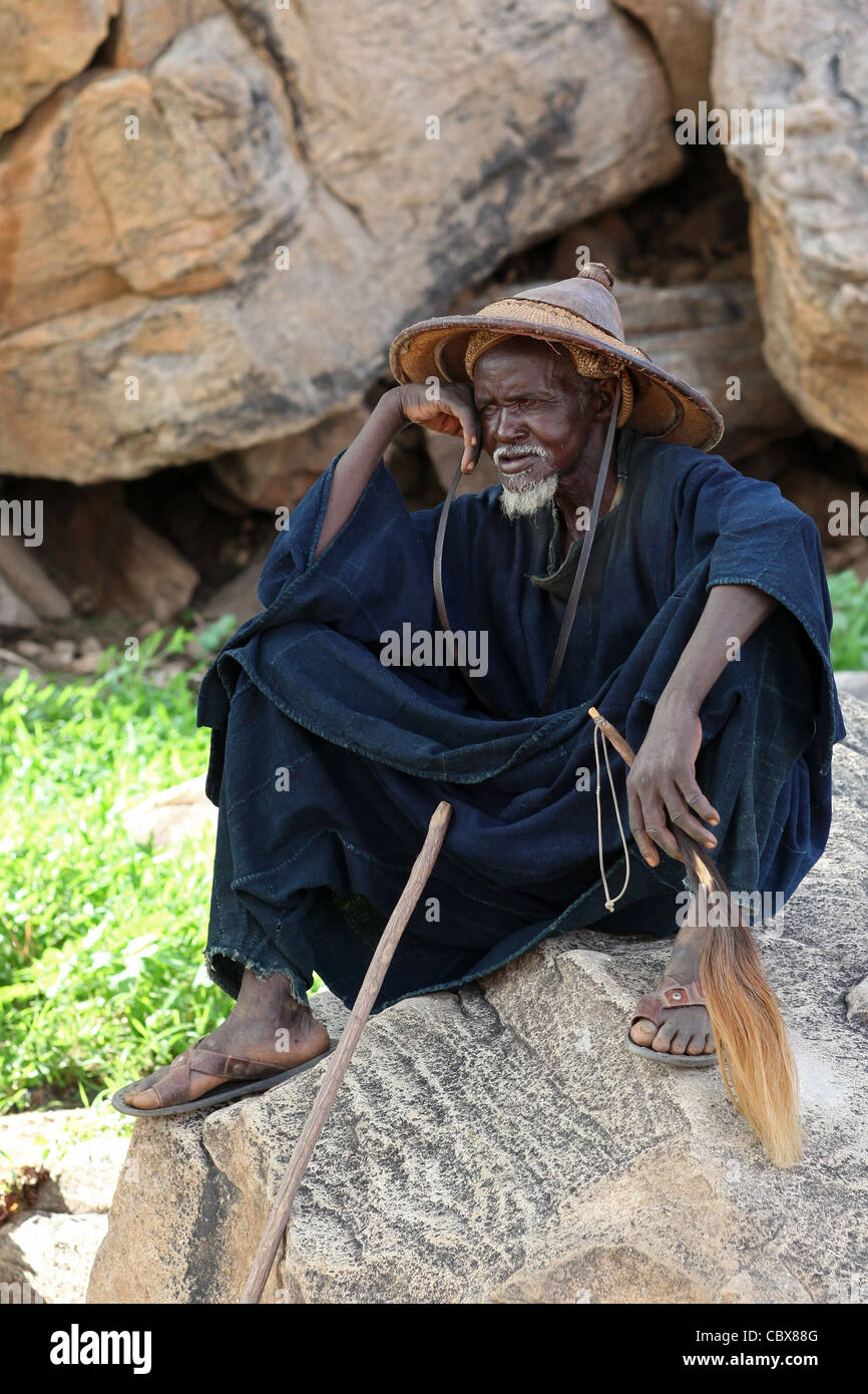 Personnes âgées, homme Dogon au pays dogon, Mali, Afrique de l'ouest Banque D'Images