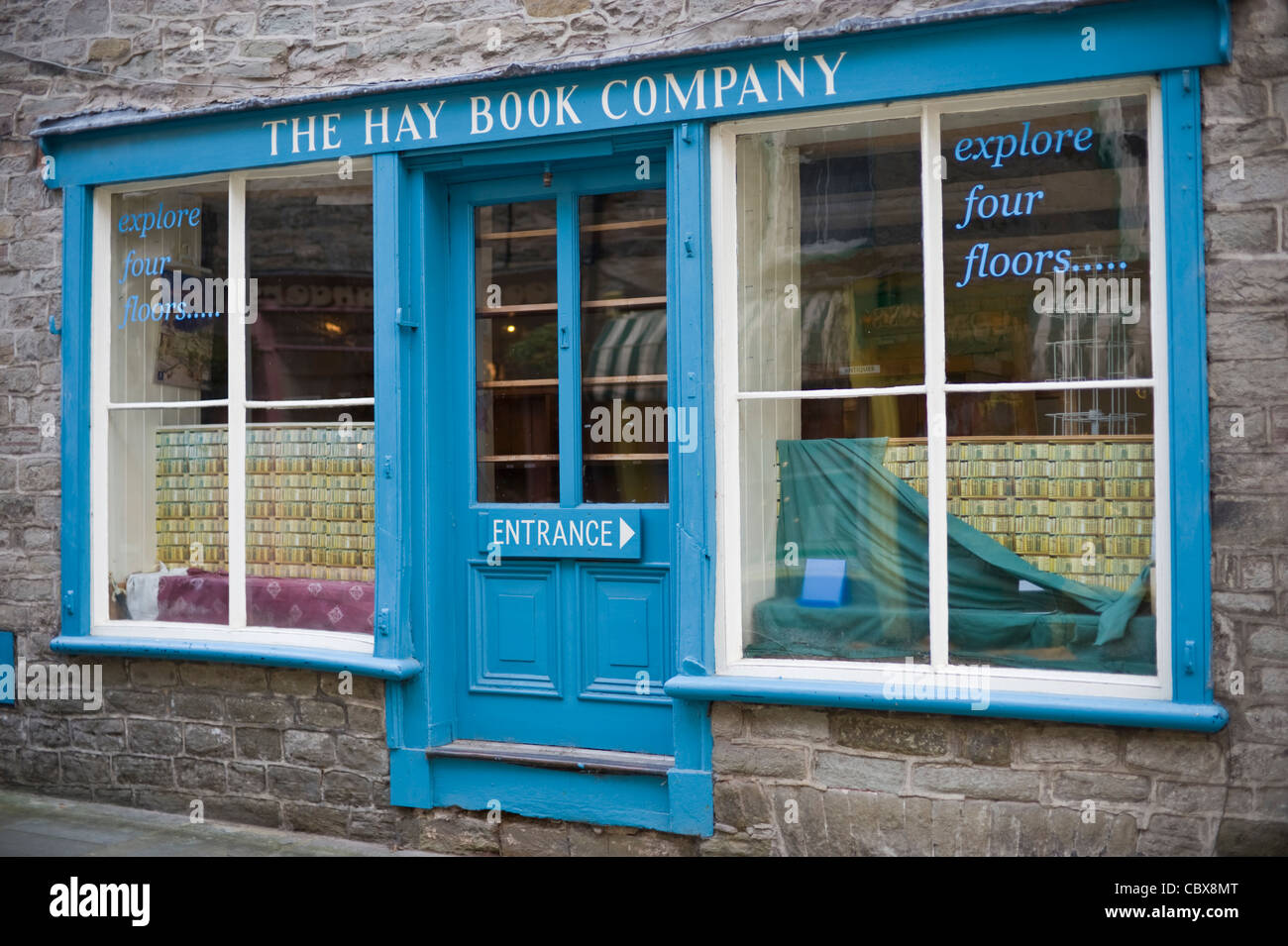 De l'extérieur vide fermé librairie à Hay-on-Wye Powys Pays de Galles UK Banque D'Images