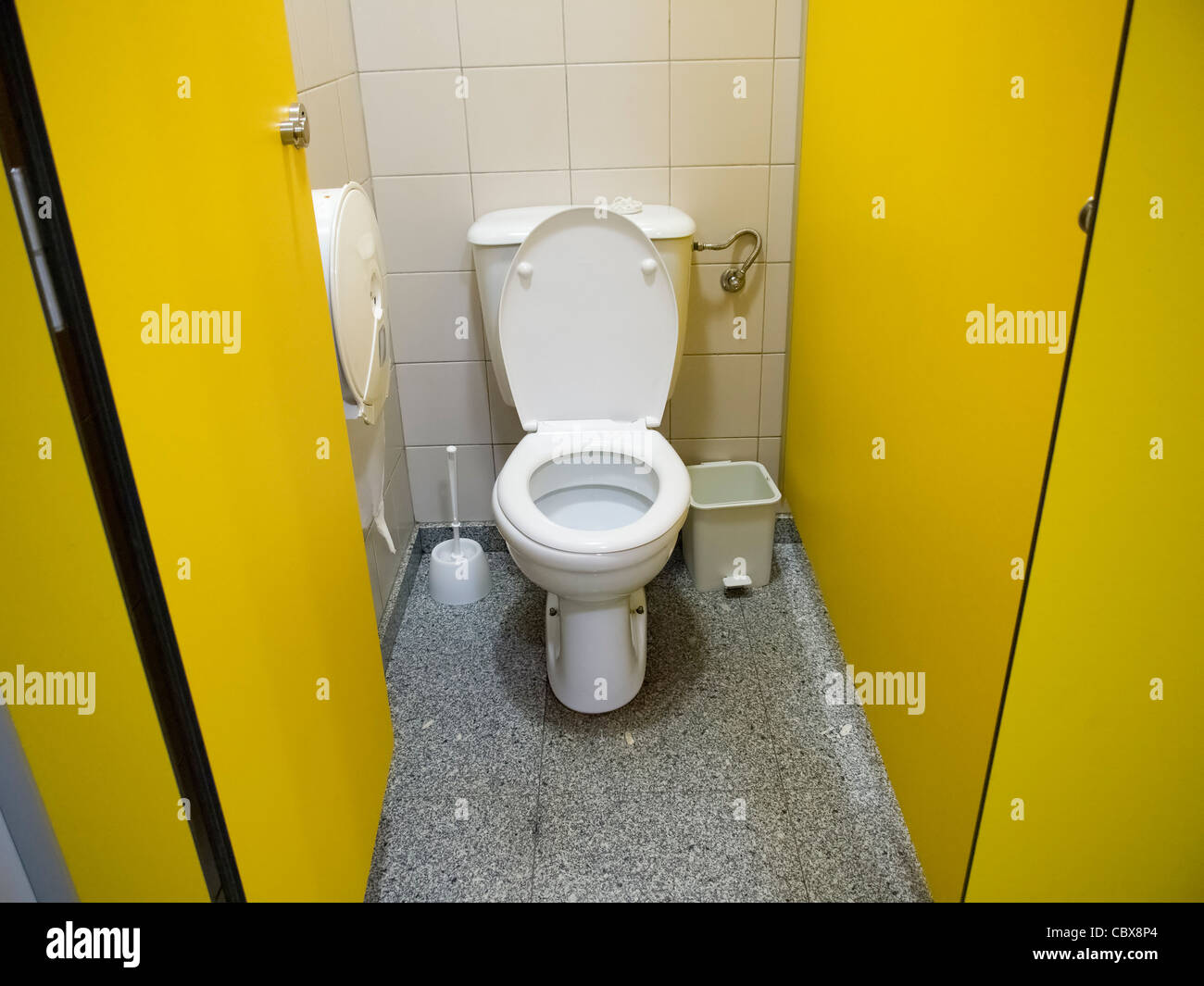 Toilettes dans une toilette publique Vue de dessus Banque D'Images