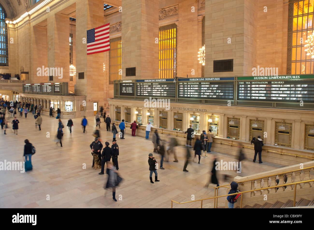 Les gens se pressant dans Grand Central Terminal de Manhattan, New York City Banque D'Images