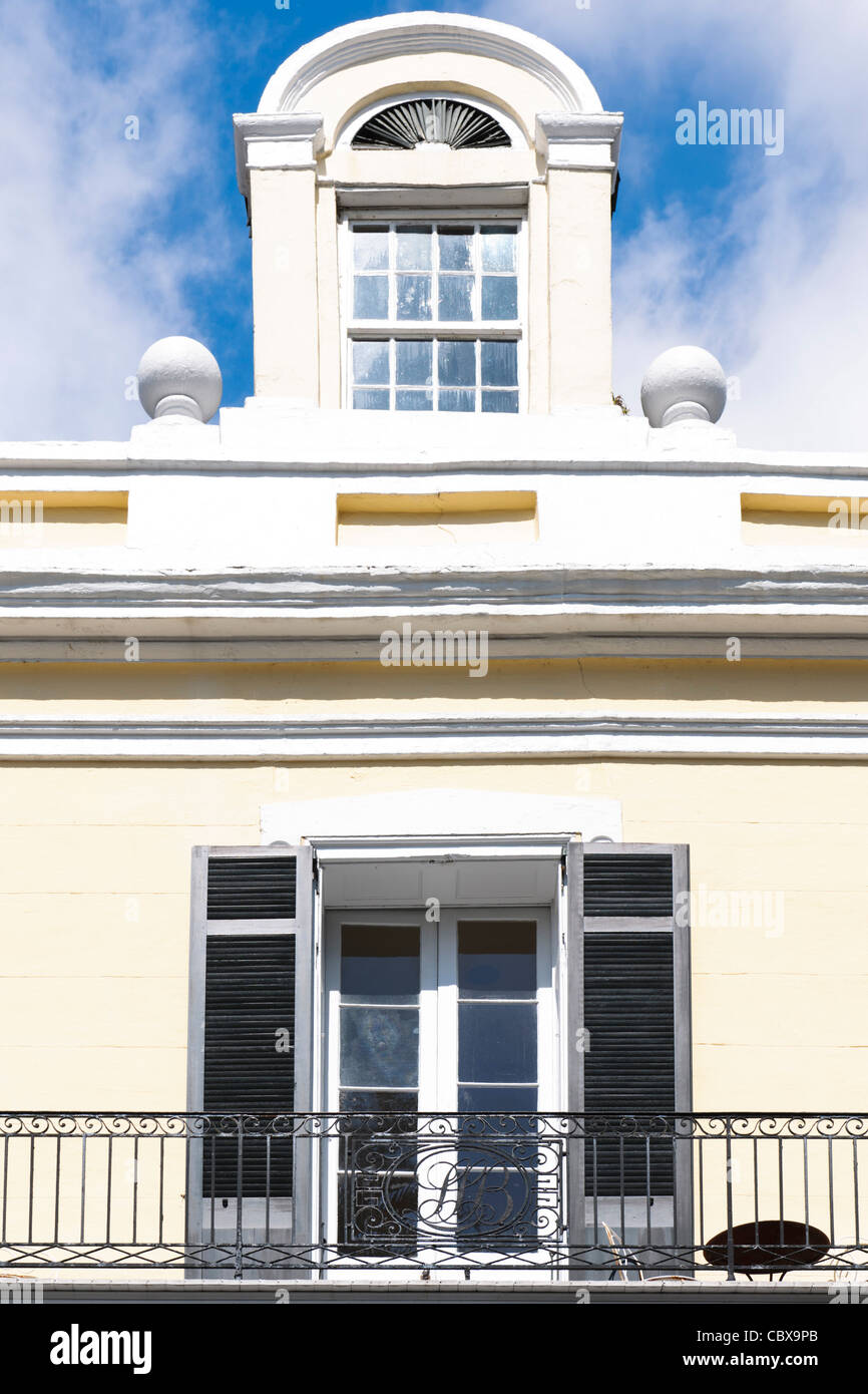 Monogramme LSB sur balcon en fer forgé de style créole, La Nouvelle-Orléans Banque D'Images