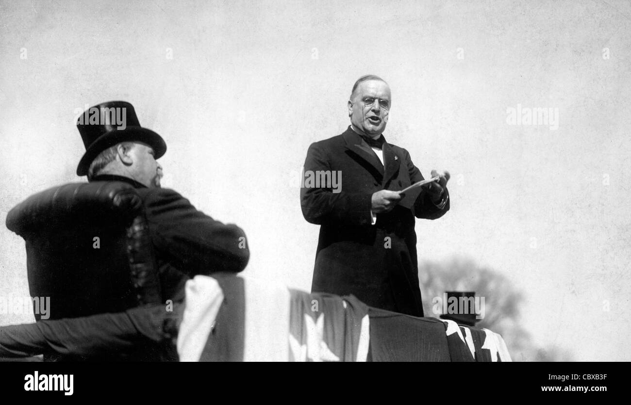 Le nouveau président, William McKinley, prononce son discours inaugural le 4 mars 1897 que l'ancien président Cleveland est à l'écoute Banque D'Images