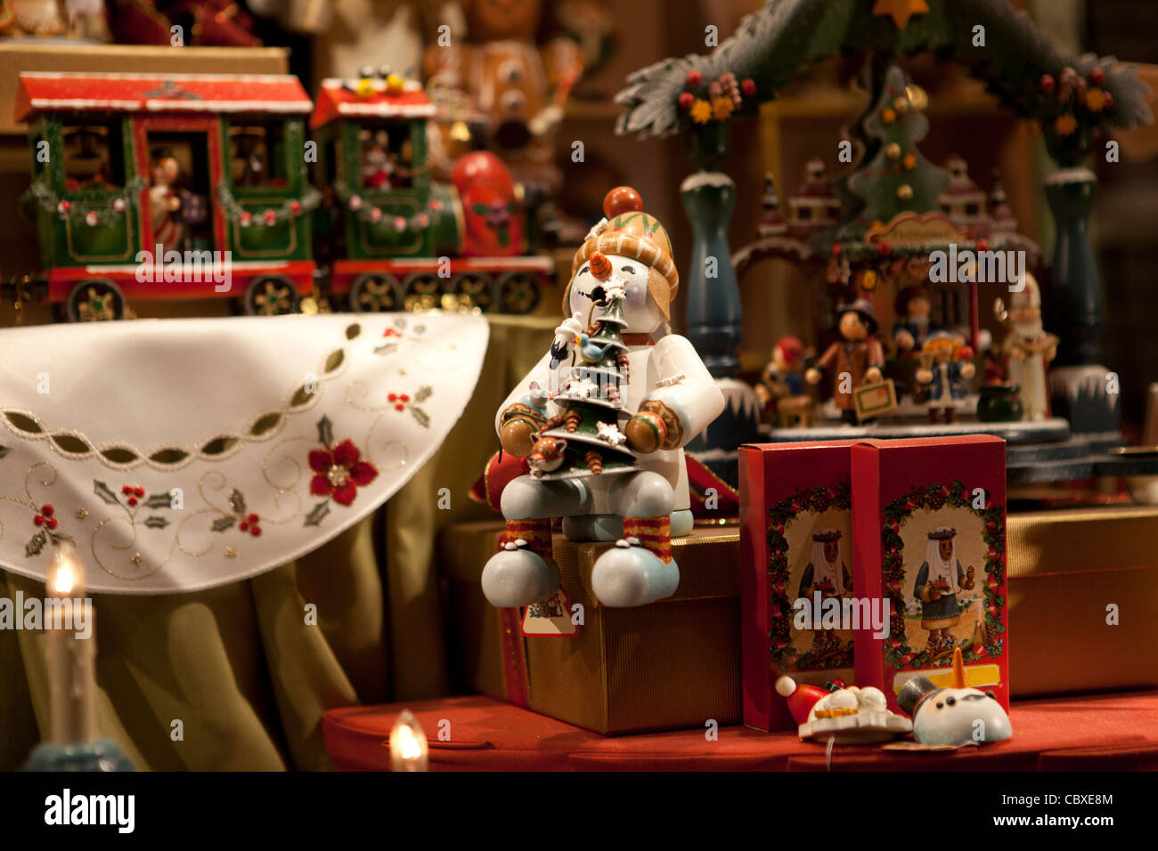 Les jouets de Noël en bois rétro traditionnel Banque D'Images