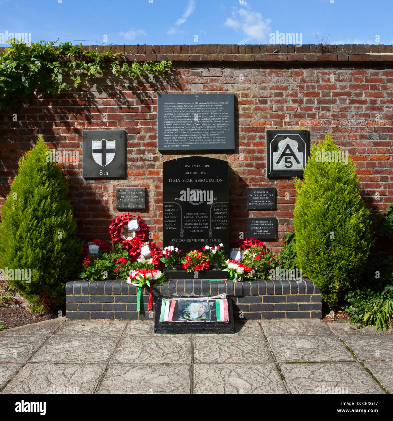 Canterbury UK War Memorial Association Étoile d'Italie, par la rivière Stour dans le Westgate Gardens, Canterbury. Banque D'Images