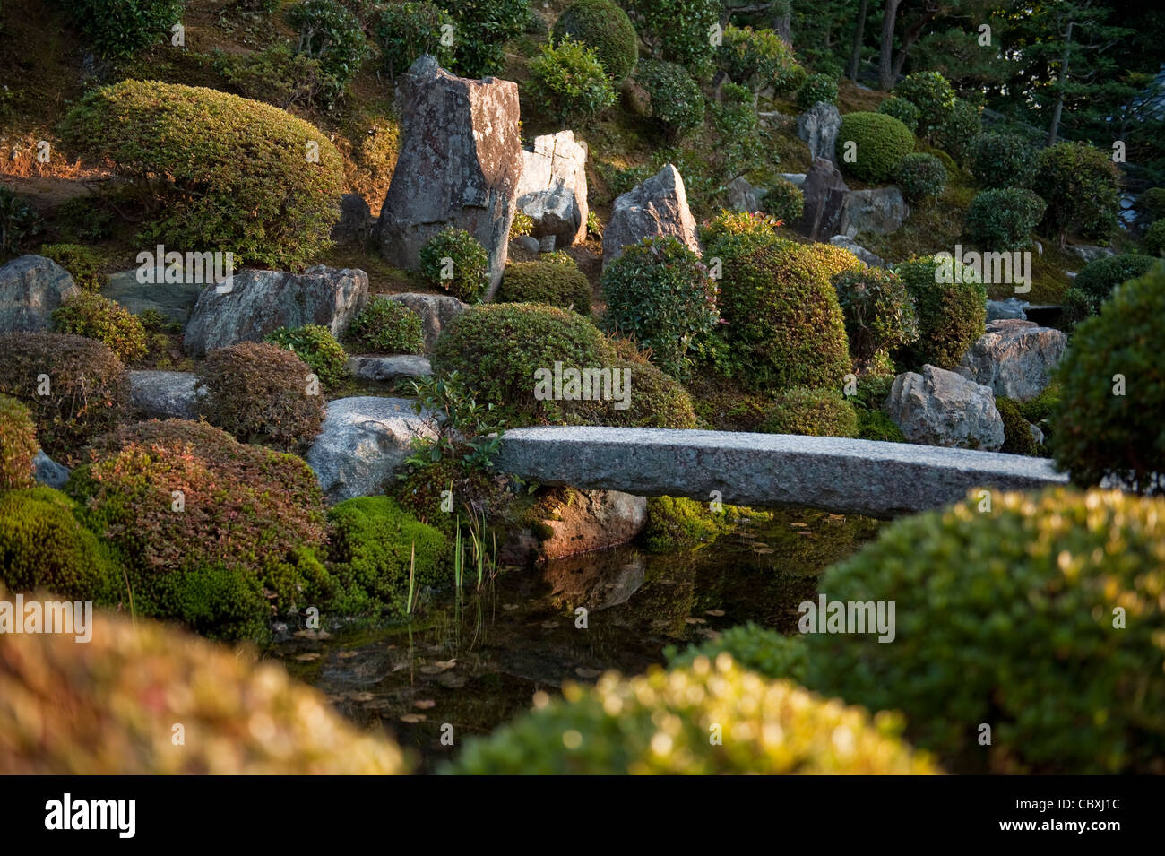 (Tōfuku-ji 東福寺, tōfukuji) est un grand temple zen dans le sud-est de Kyoto, qui est célèbre pour ses magnifiques couleurs d'automne & Gardens Banque D'Images