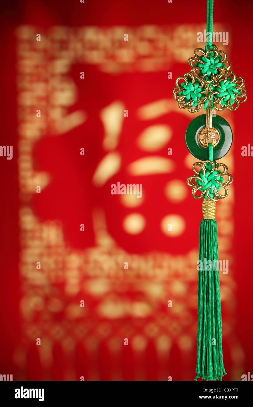 Le nouvel an chinois décoration--Gros plan du Nœud chinois sur fond de fête. Banque D'Images
