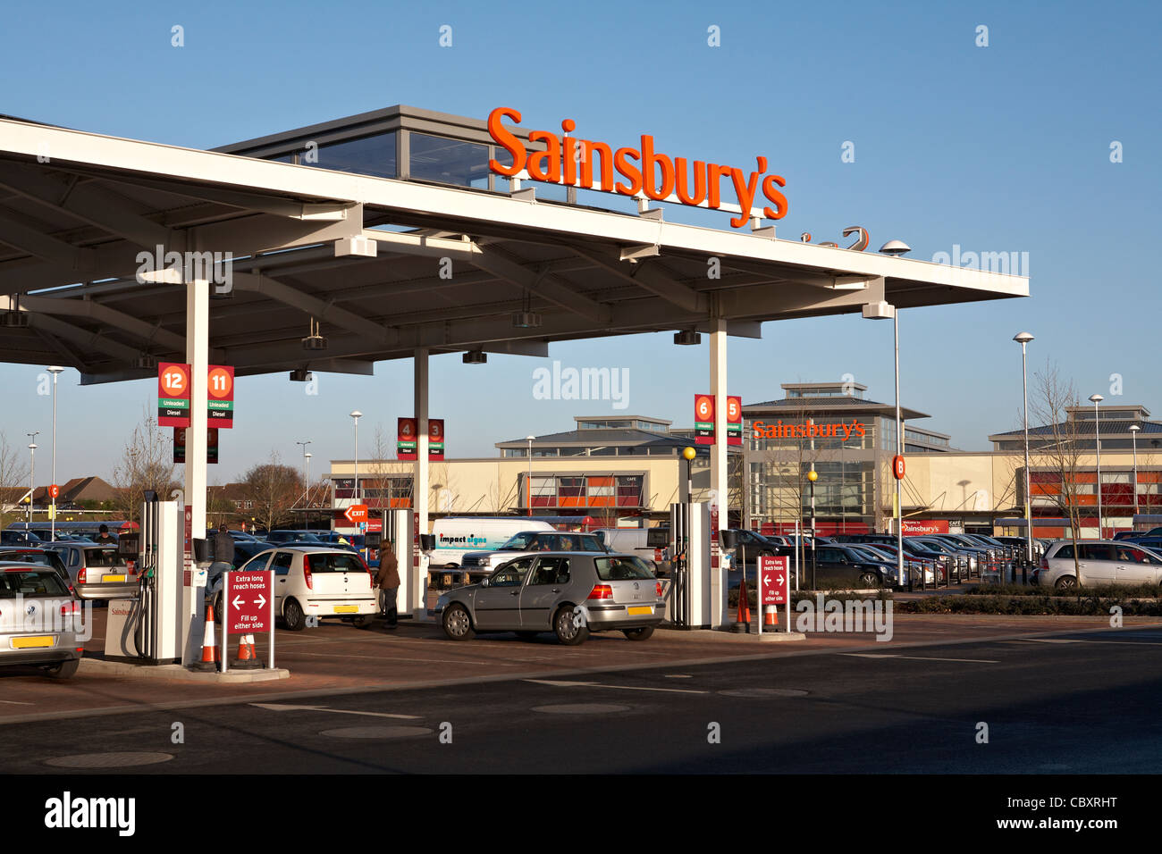 Sainsbury's Super Store peage Station essence Essex Colchester Stanway Banque D'Images