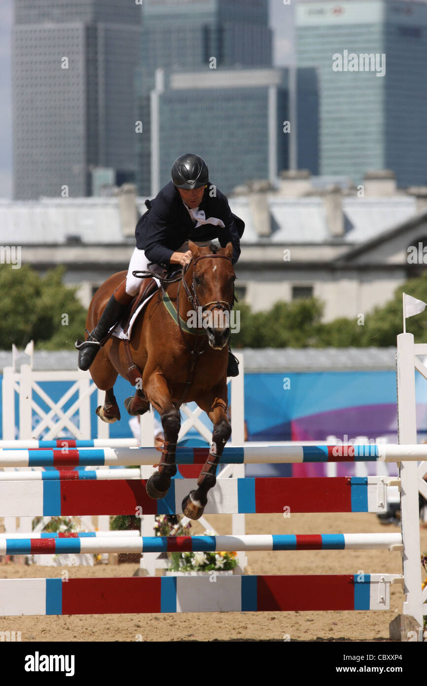 Rider au saut à la Greenwich Park Equestrian event pour la 'London' prépare une série d'événements Banque D'Images