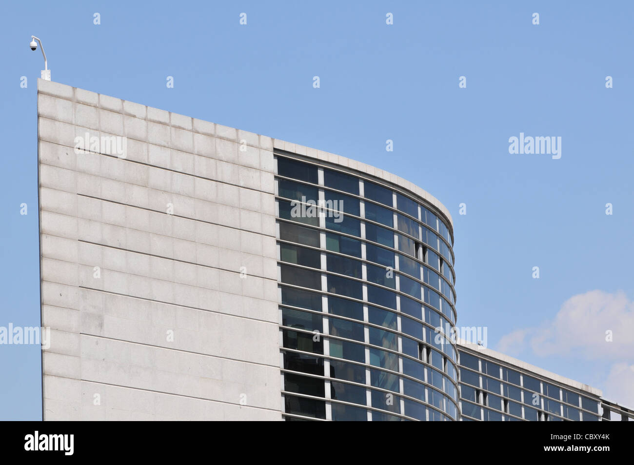 L'aile moderne de l'édifice du Parlement à Madrid. Banque D'Images