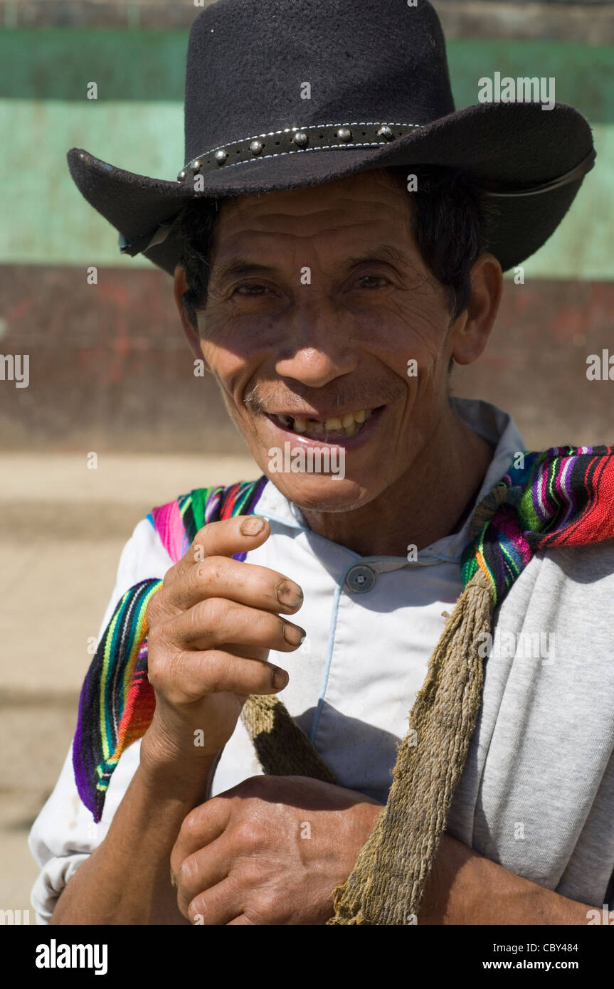 Les Indiens mayas d'Amérique centrale l'homme portant un chapeau style  cow-boy populaire chez les hommes dans les régions du pays du Guatemala  Photo Stock - Alamy