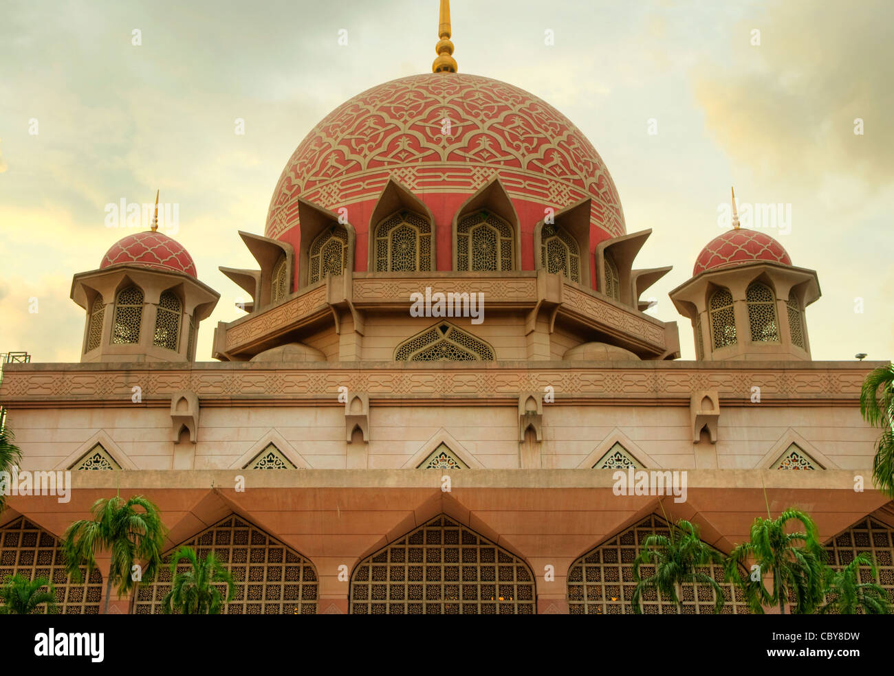 Mosquée Putra Putrajaya Malaisie dans le coucher du soleil Banque D'Images