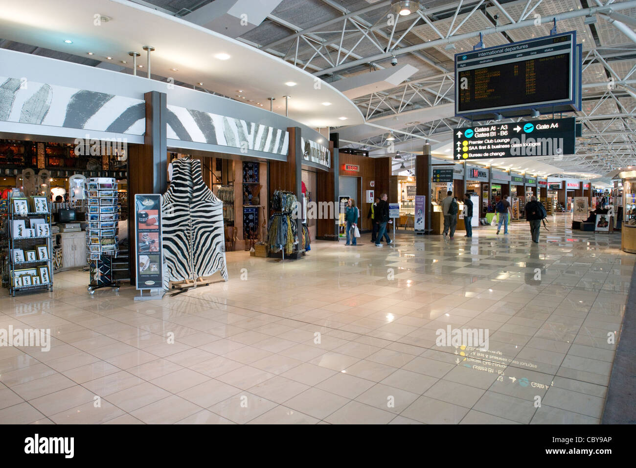Cape Town : hall de départ de l'aéroport et des boutiques Banque D'Images