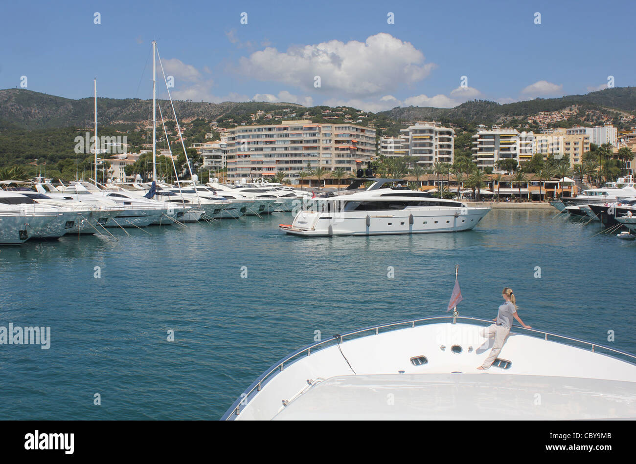 Puerto Portals - vue depuis le fly d'un luxe SANLORENZO SL104 superyacht - Calvià, au sud ouest de Majorque Banque D'Images