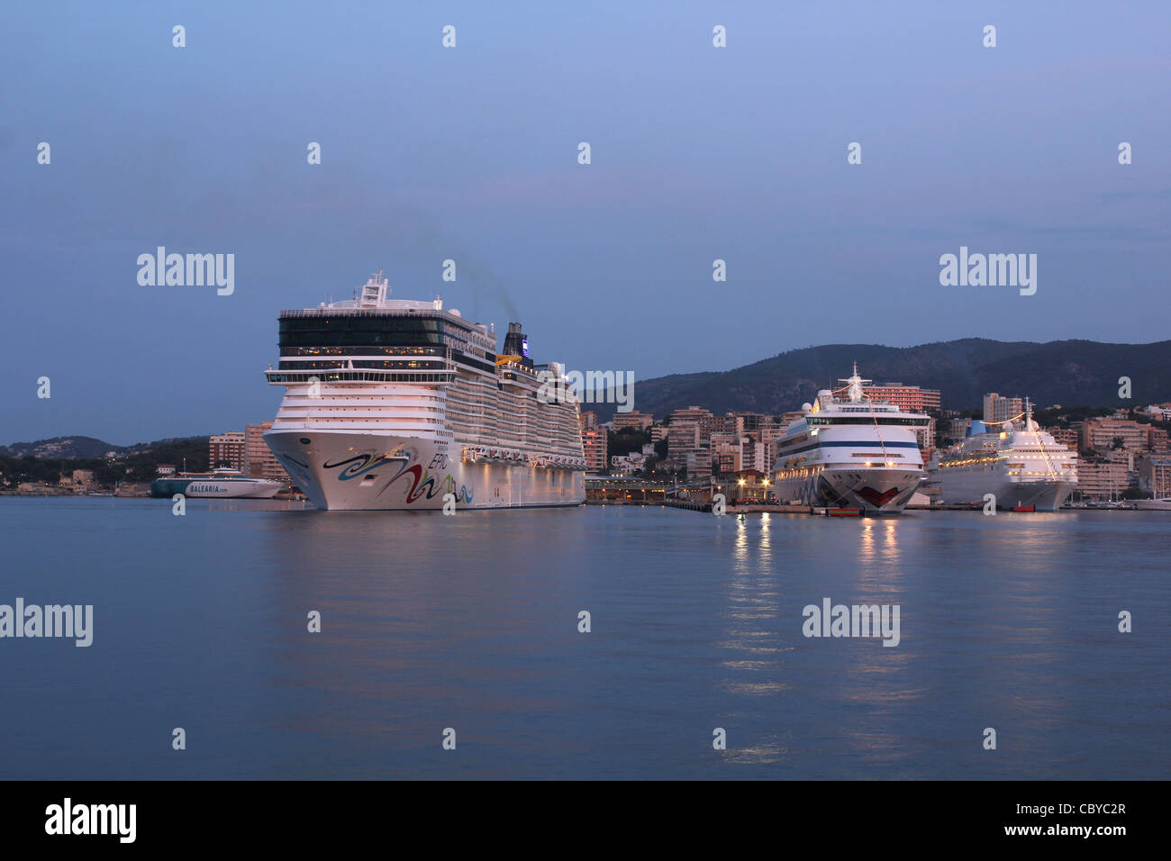 "De croisière Norwegian Epic' avec les navires de croisière 'Aidavita' et 'Thomson Dream' dans le port de Palma de Majorque Banque D'Images