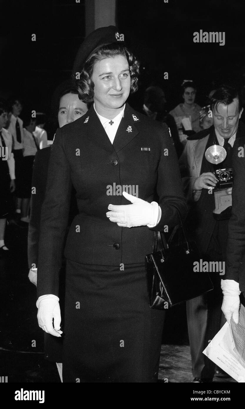 La princesse Alexandra dans son uniforme de la Croix-Rouge britannique, 1959 Banque D'Images