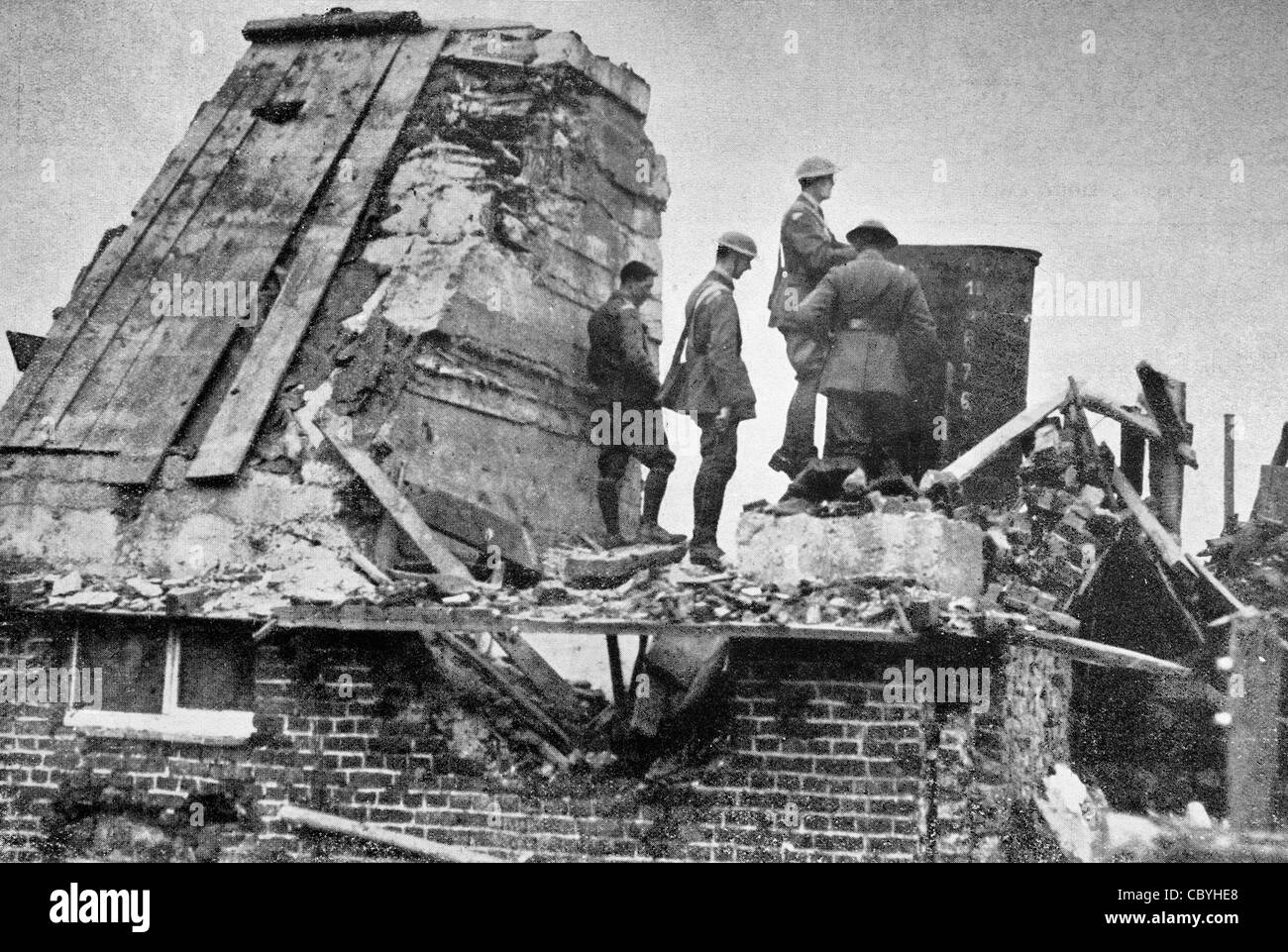 Tourner les tables sur le Germain - un poste d'observation Allemand capturés et utilisés par les Britanniques - Première Guerre mondiale Banque D'Images